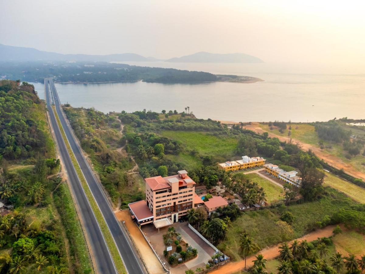 Sterling Karwar Hotel Exterior photo