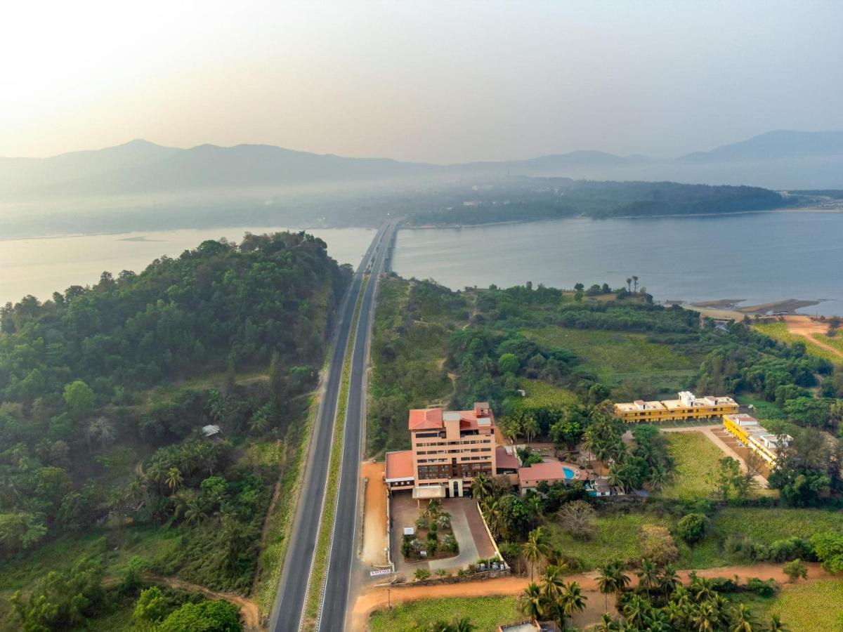 Sterling Karwar Hotel Exterior photo
