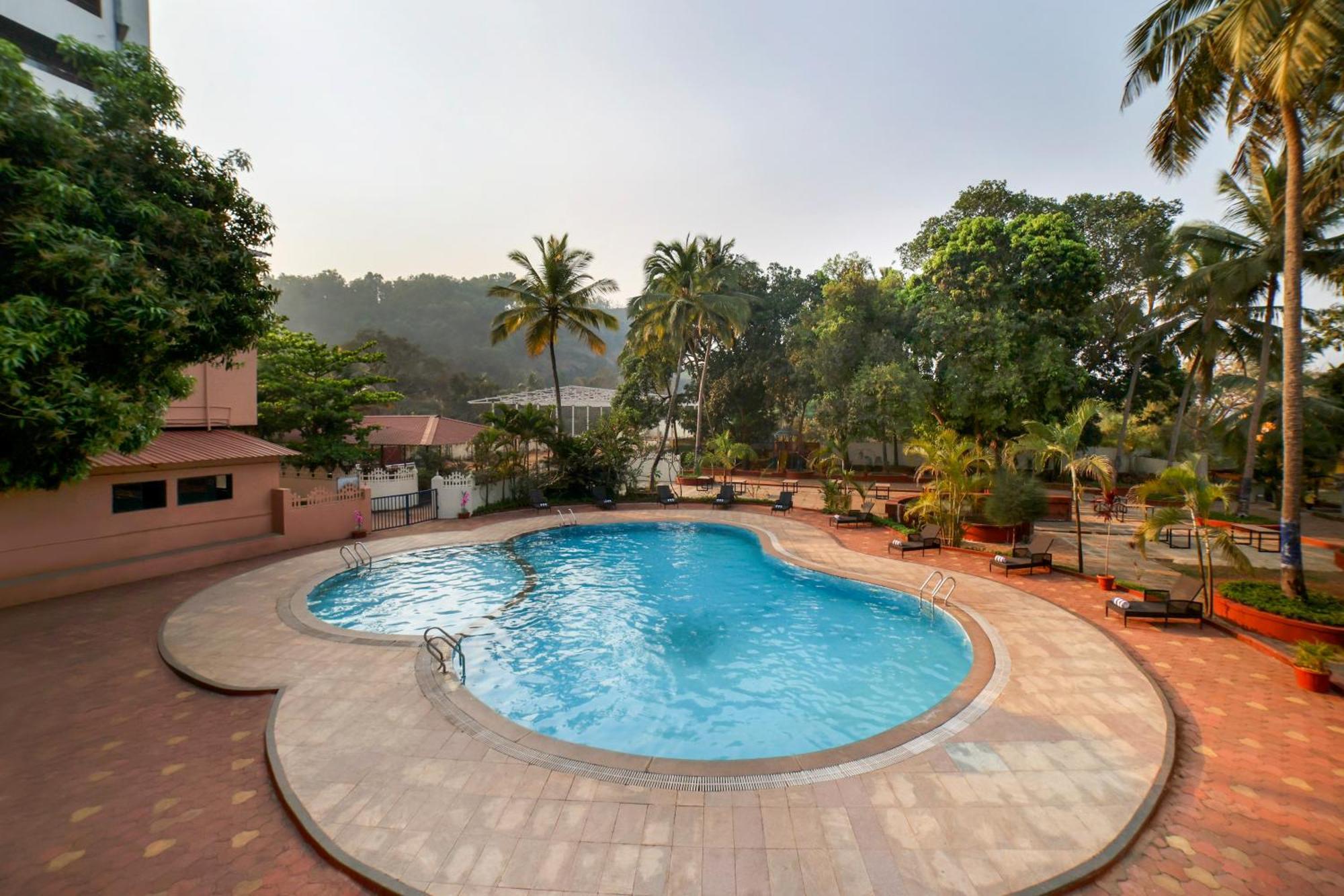 Sterling Karwar Hotel Exterior photo