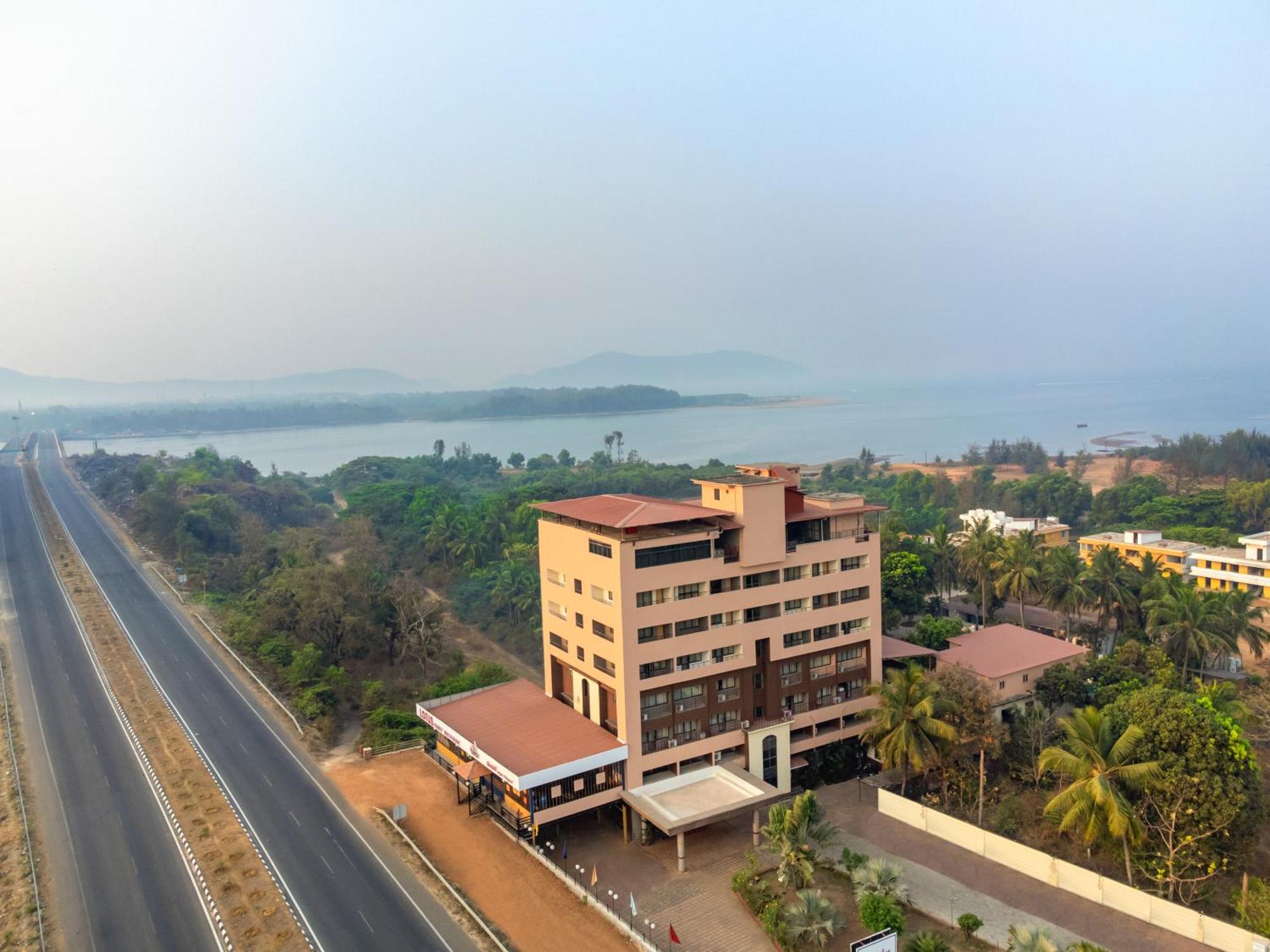Sterling Karwar Hotel Exterior photo