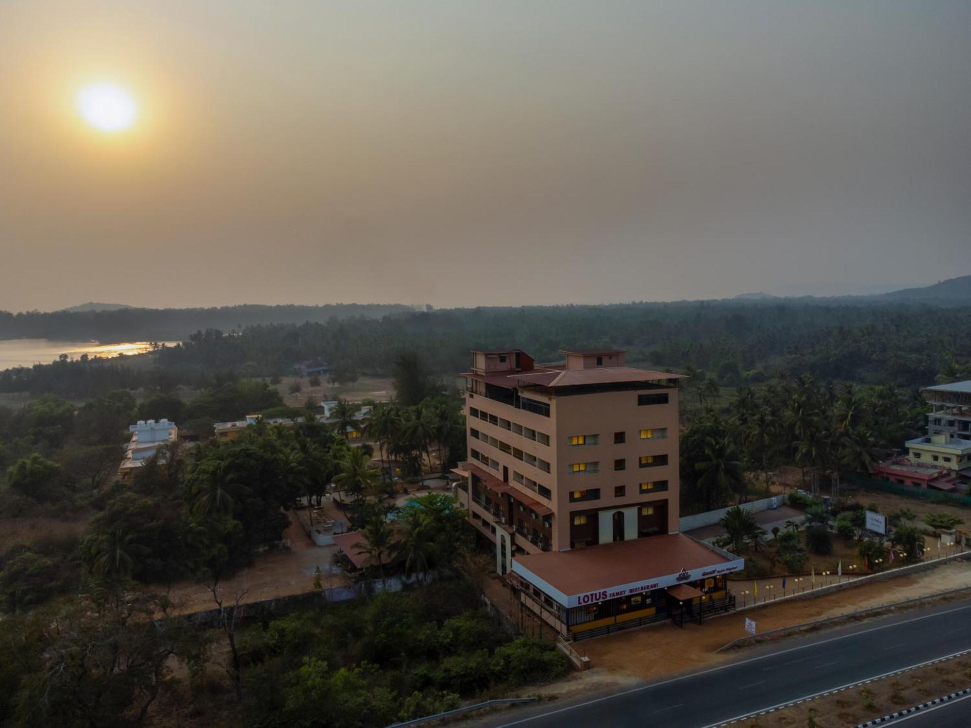 Sterling Karwar Hotel Exterior photo