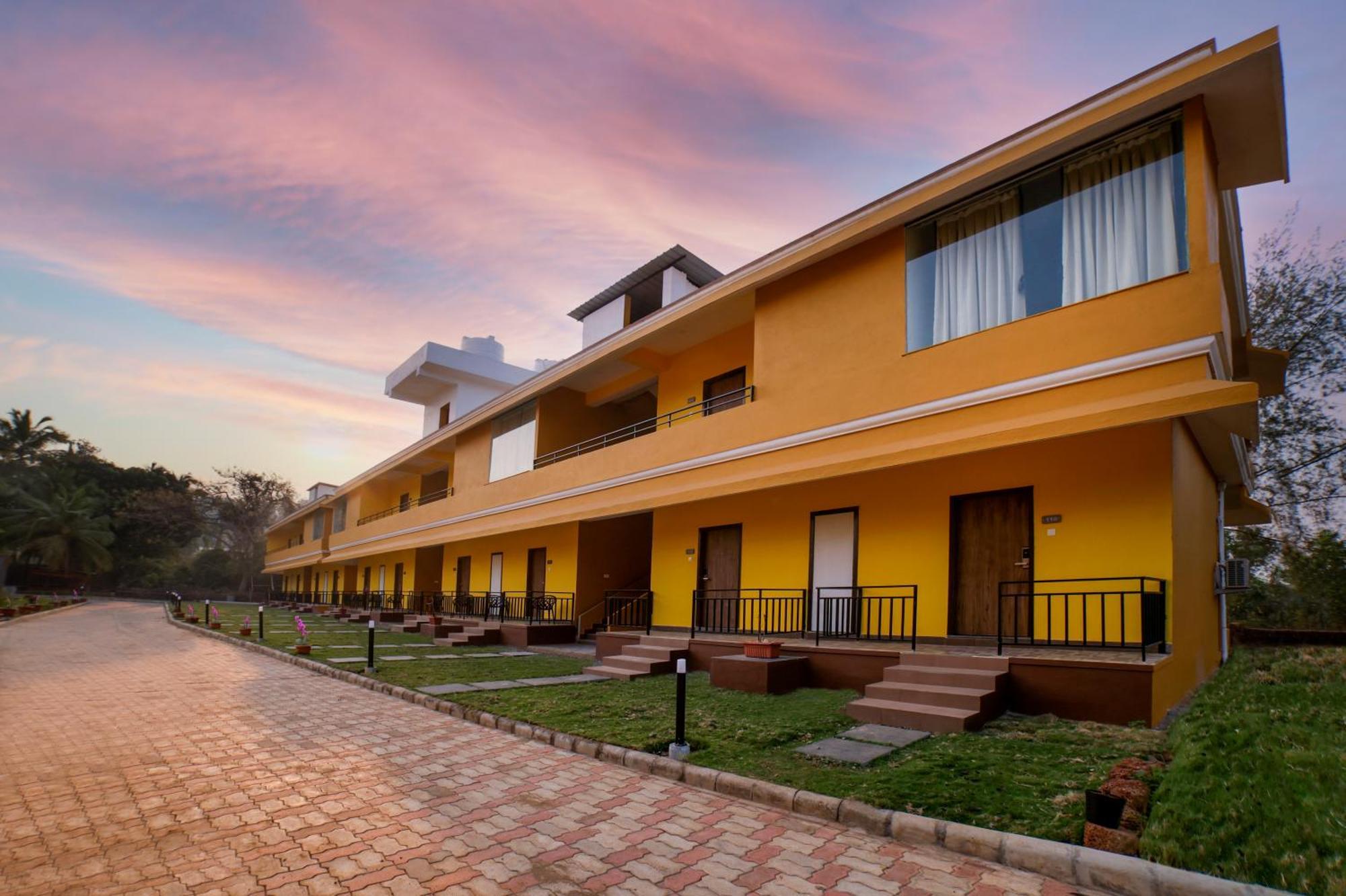 Sterling Karwar Hotel Exterior photo
