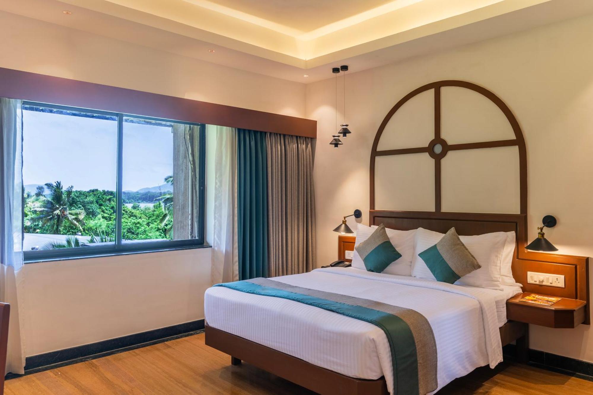 Sterling Karwar Hotel Exterior photo