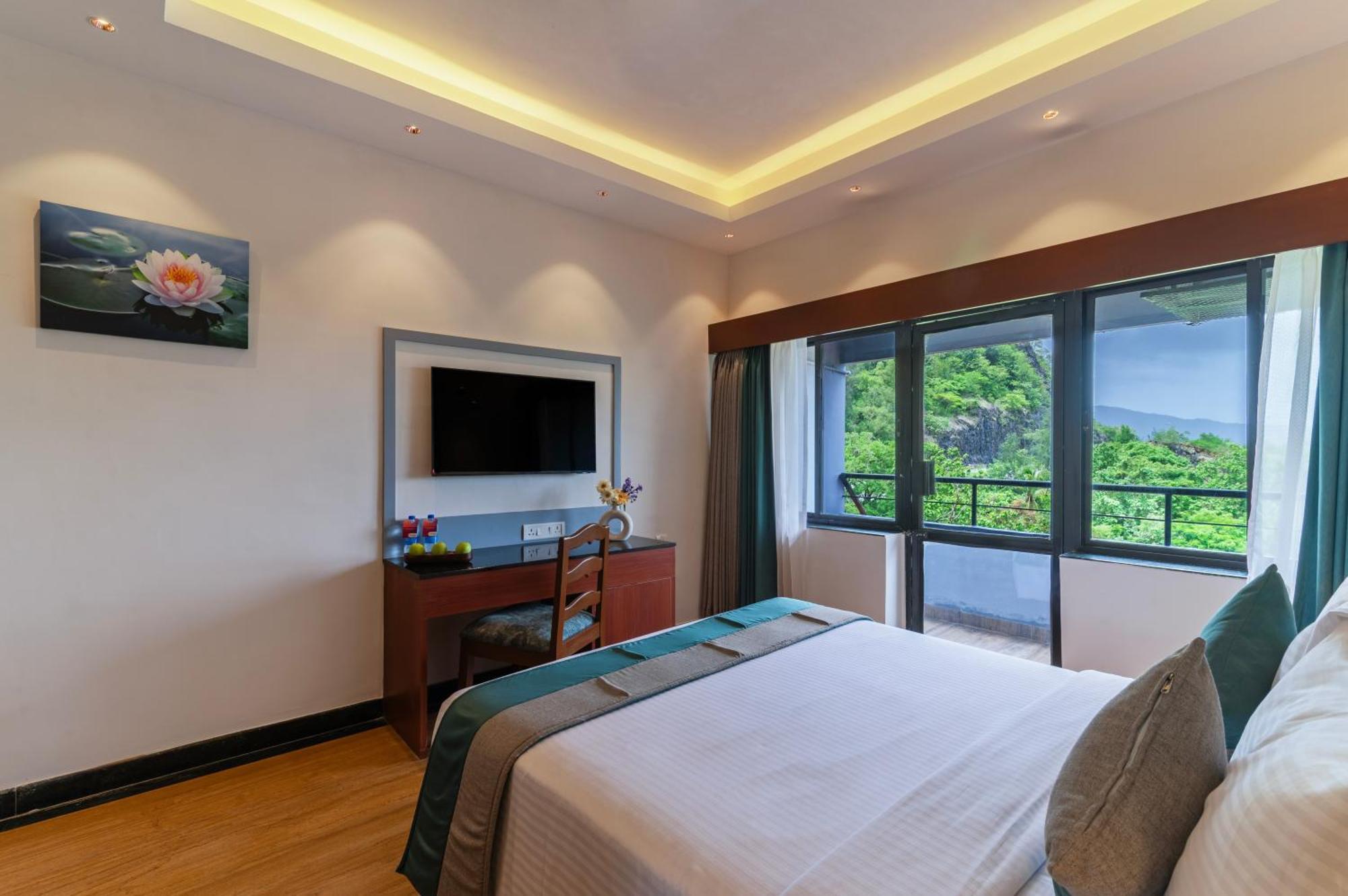 Sterling Karwar Hotel Exterior photo